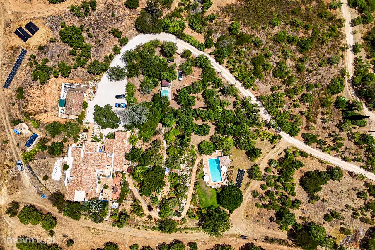Refúgio no campo com 17 hectares nas colinas a norte de Lagos.-43