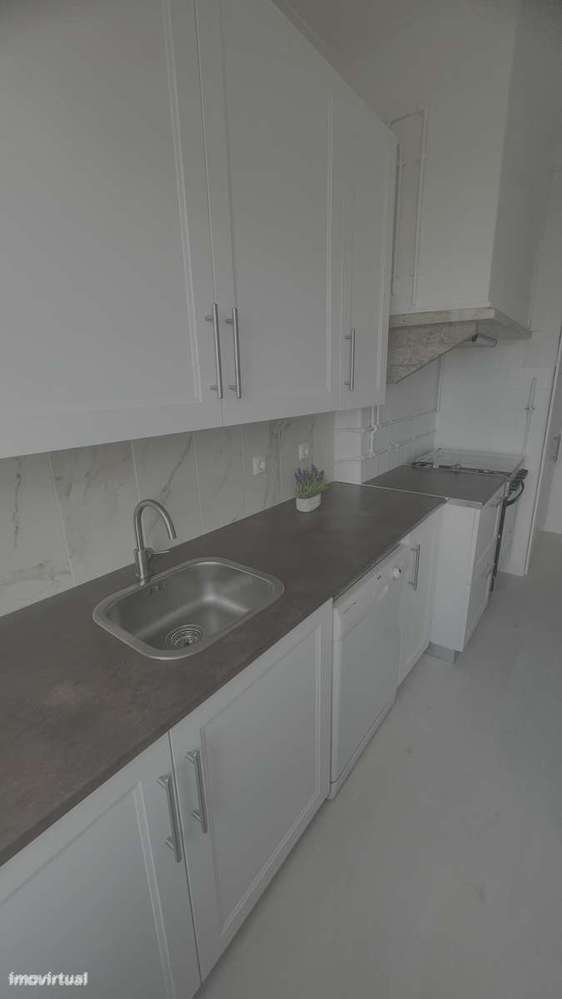 Disponibilidade Imediata - Apartamento T3+1 junto ao Tribunal - Grande imagem: 2/6
