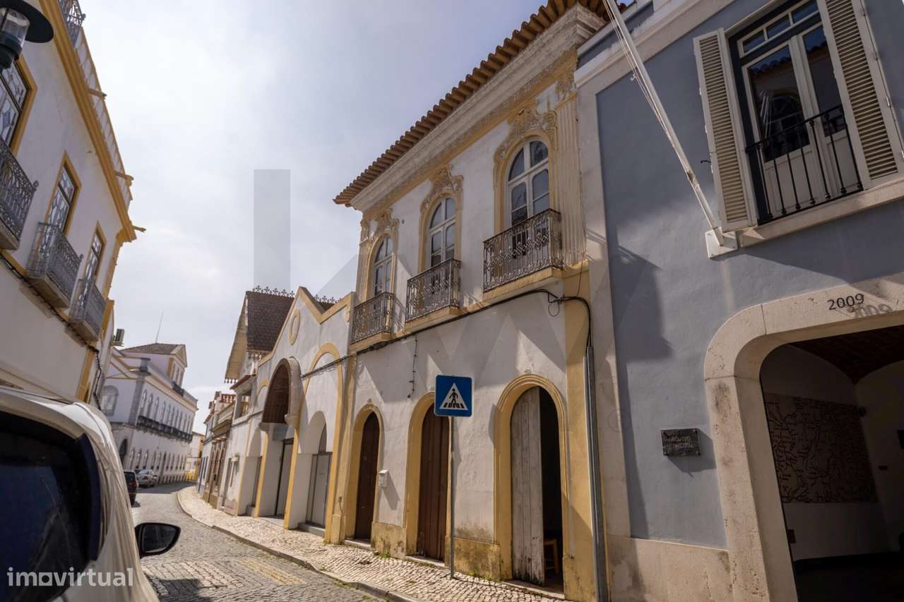 Casa Senhorial No Centro De Ferreira Do Alentejo Charme E Potencial