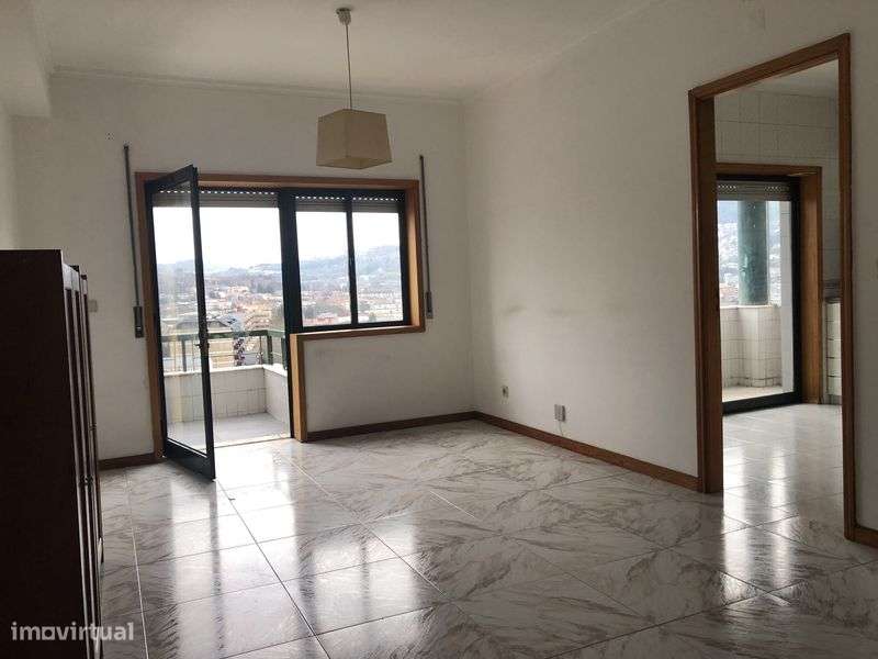Apartamento T1, zona central de Guimarães em prédio dos anos 90 - Grande imagem: 5/12