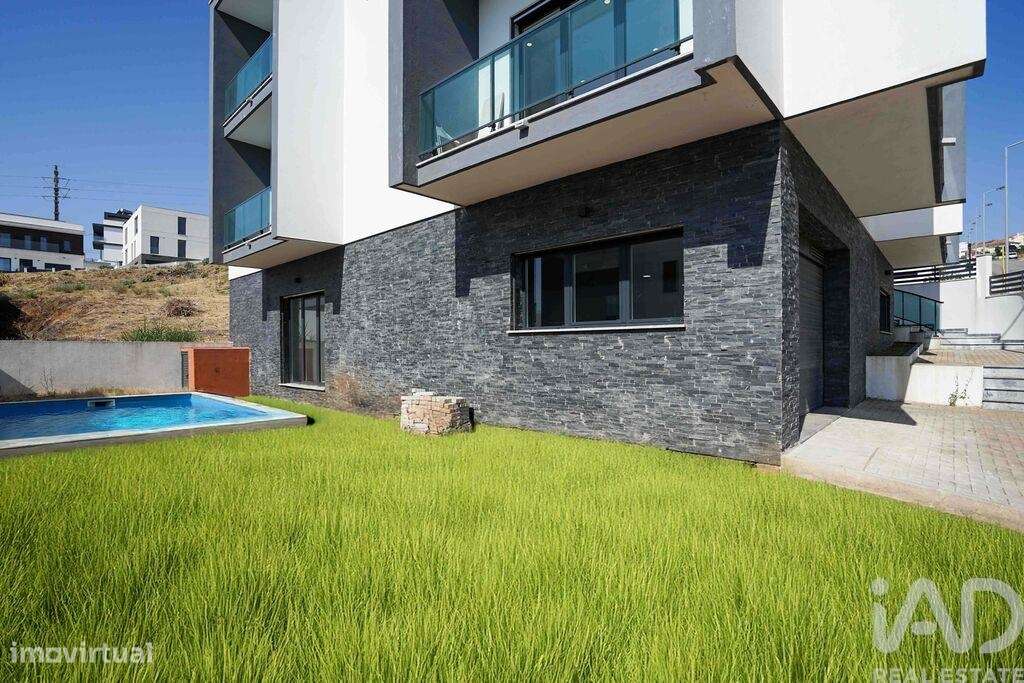 Casa / Villa T5 em Pontinha e Famões de 514,00 m2 - Grande imagem: 2/24