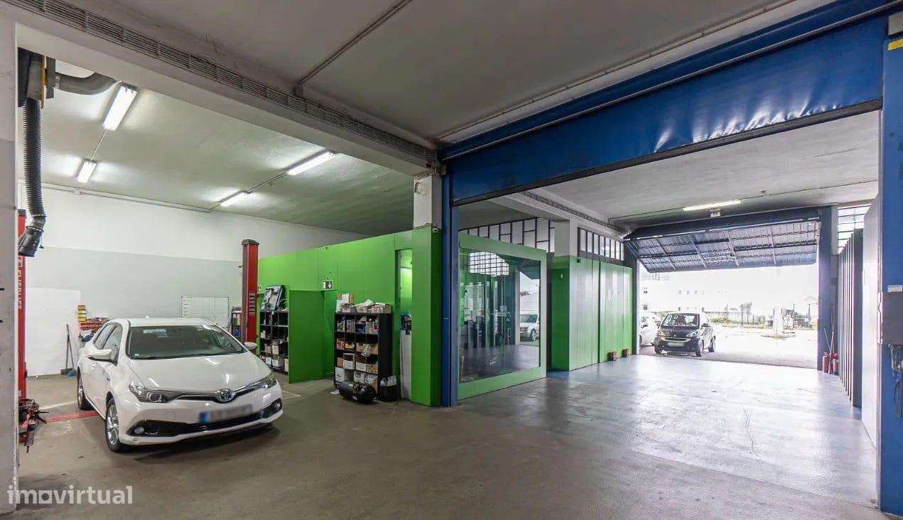 Armazém em Grijó – Versatilidade, Espaço e  Localização...-8
