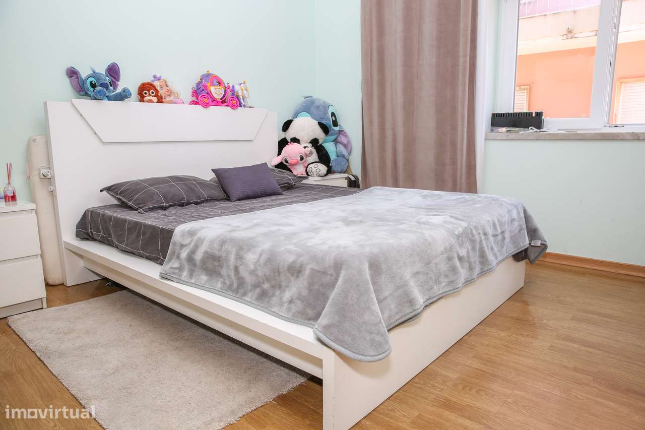 Fantástico Apartamento T3 com terraço e 2 lugares de garagem-16