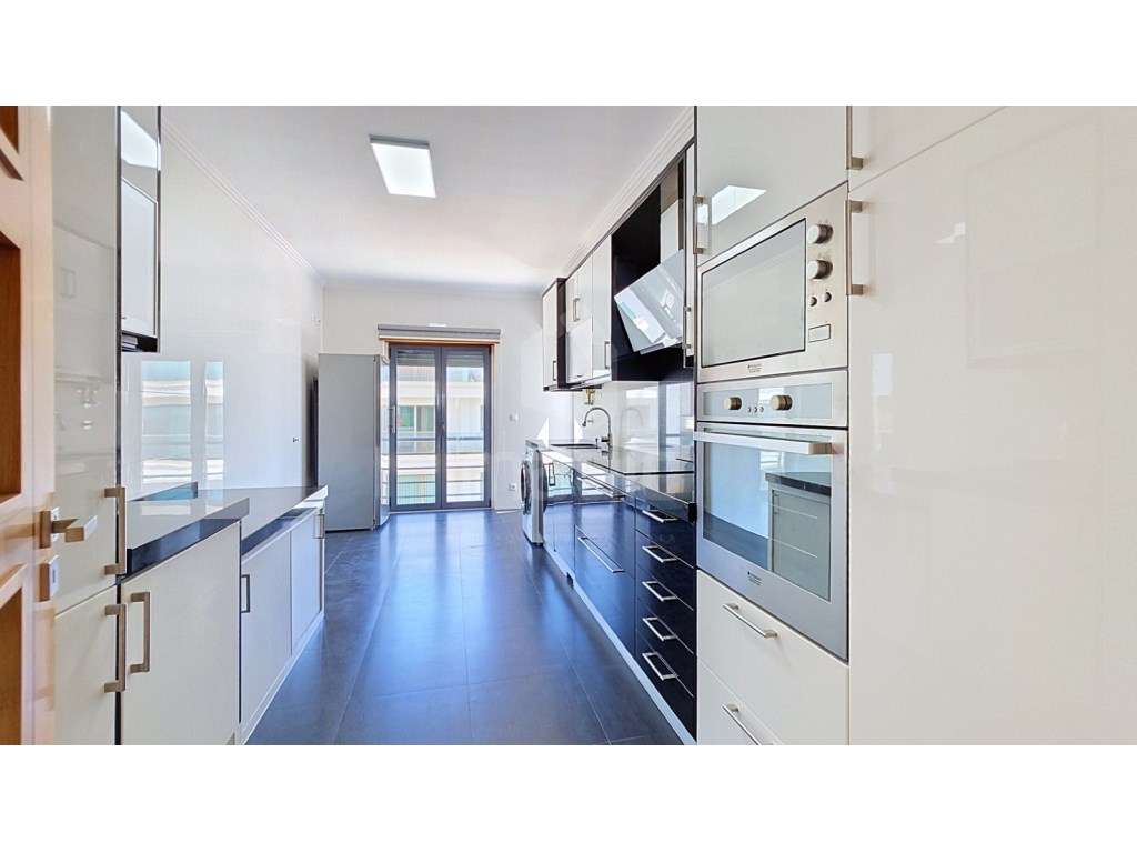 Apartamento T3 + sótão, usado, em Mafra.-7