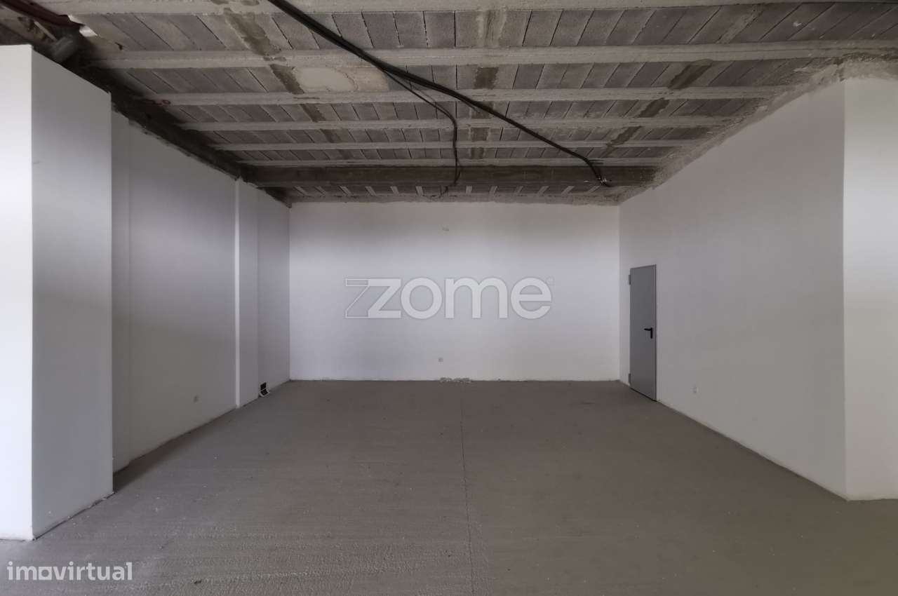 Loja com mezanino para Comércio e Serviços no Centro de Felgueiras - Grande imagem: 4/26