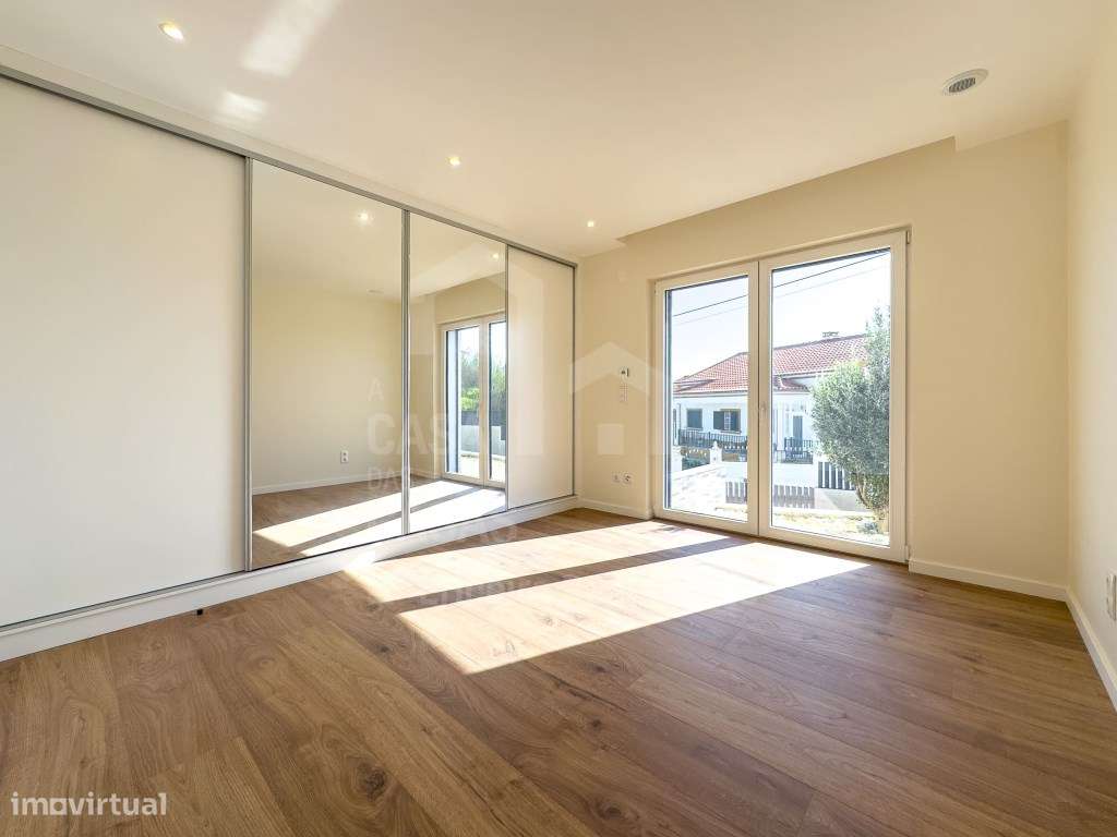 Vende Moradia T4 - Santa Cruz 5 km, A Casa das Casas-13