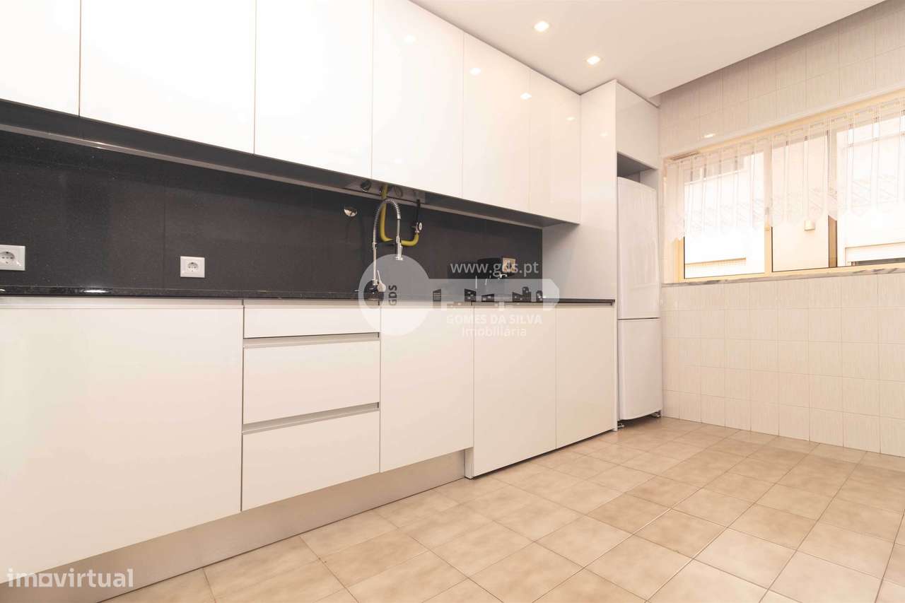 Apartamento T3 c/ lugar de garagem - Edifício do Galo-8