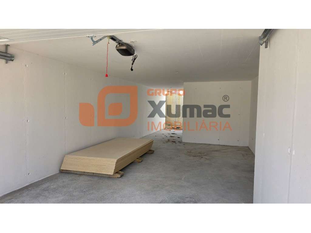 Moradia T4 Contemporânea c/ Piscina-30