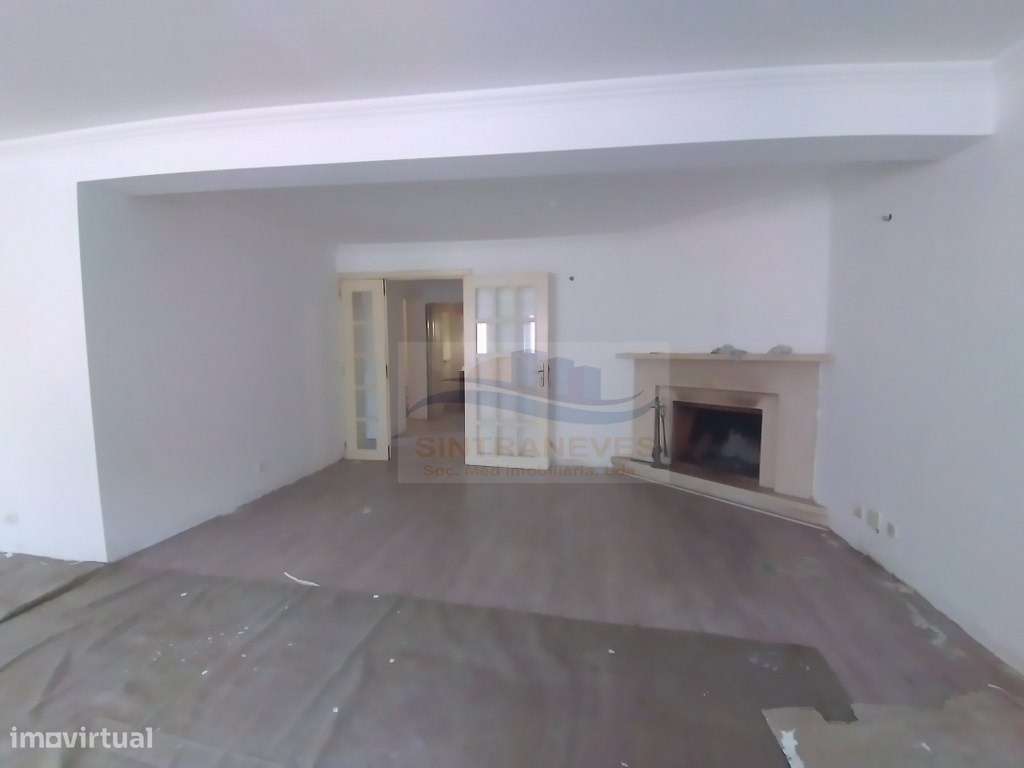 Lindo Apto T4 , totalmente remodelado num 1º andar, junto à Base Na...-37