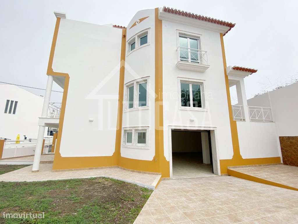 Moradia V3+1 totalmente remodelada na Ericeira-8