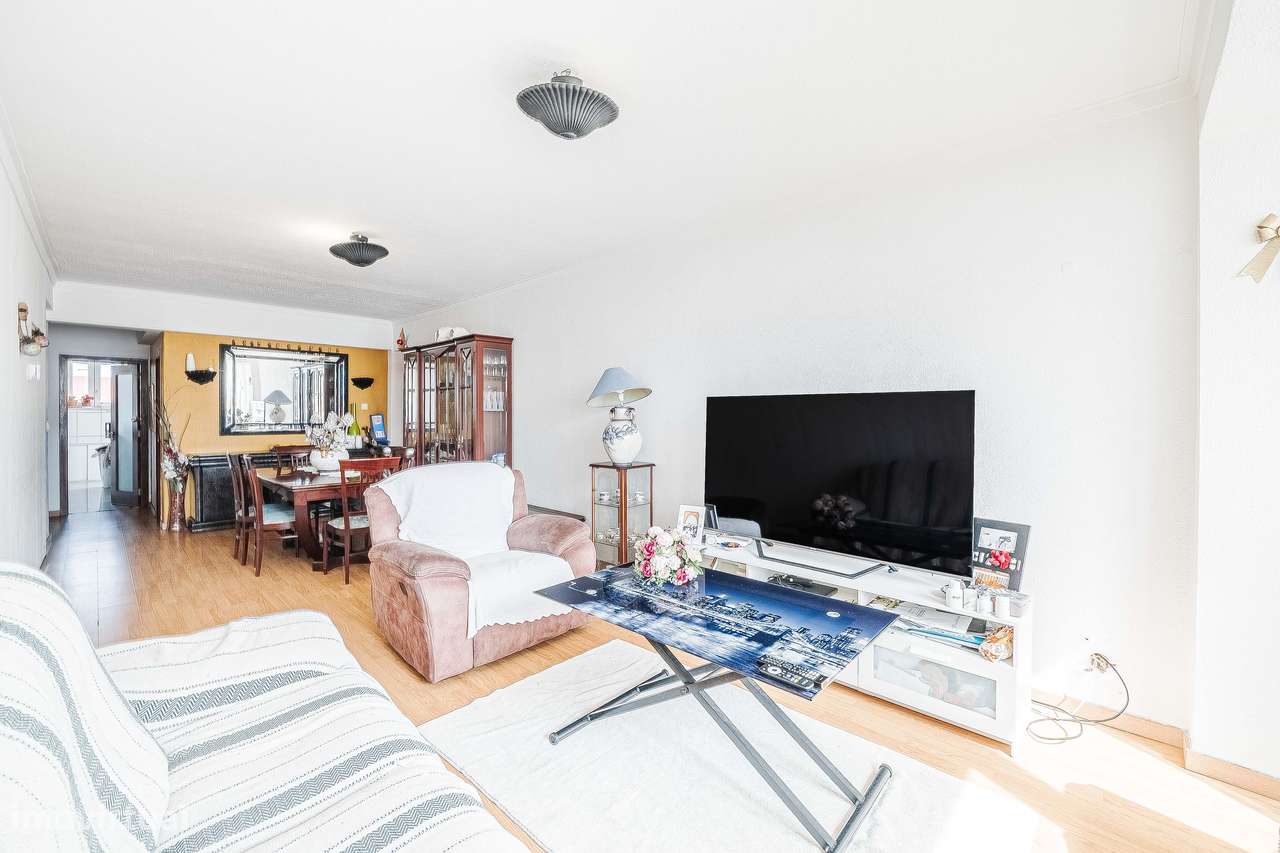 T3 em Mem Martins muito luminoso-4