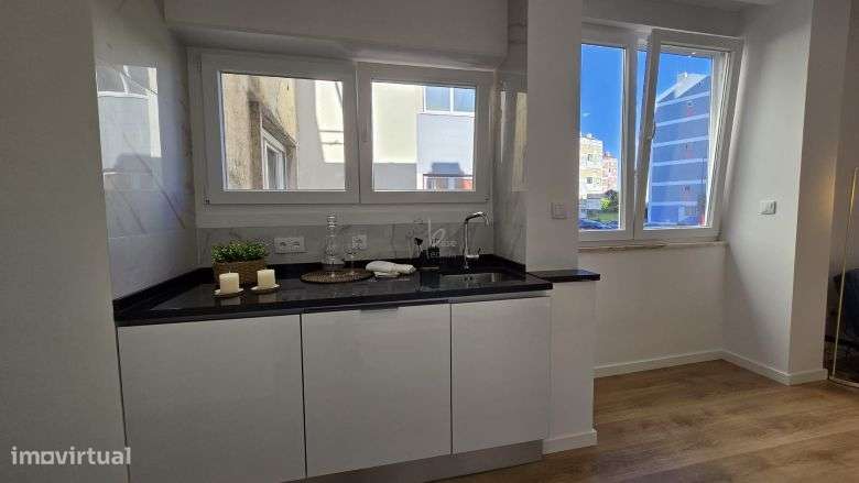 &#127991;&#65039;Apartamento T3 Remodelado em Benfica – Moderno e Cent-3