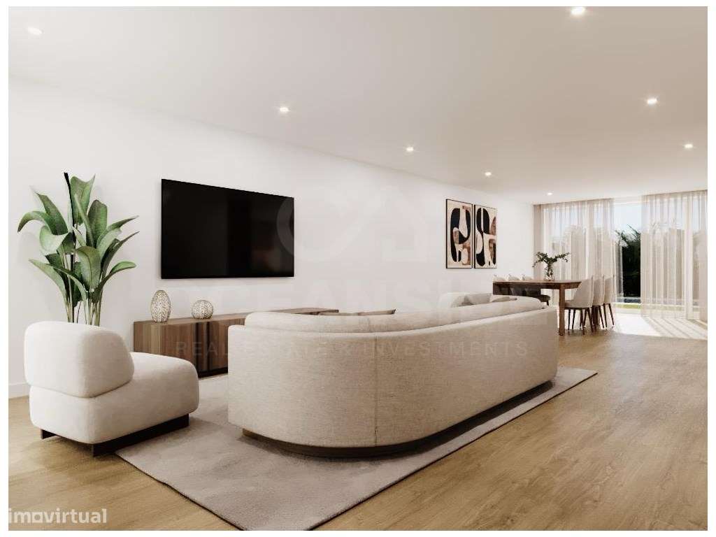 Moradia T4 com piscina, junto a Manique de cima-12