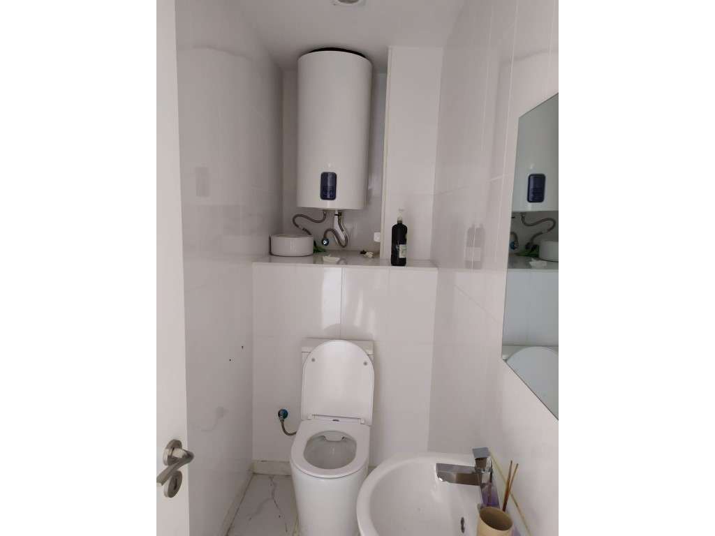 Cabeleireiro com 150m2 na Amadora - Estação-12