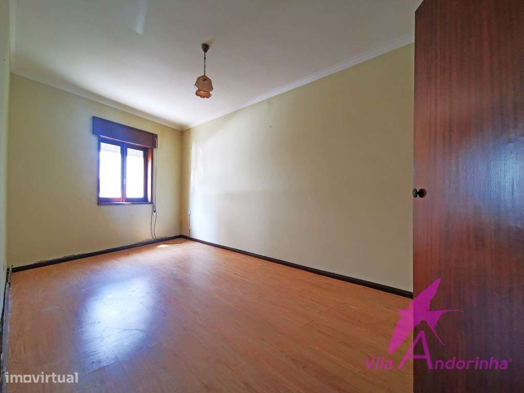 Apartamento T3 a 2 minutos do centro da cidade com garagem.-8