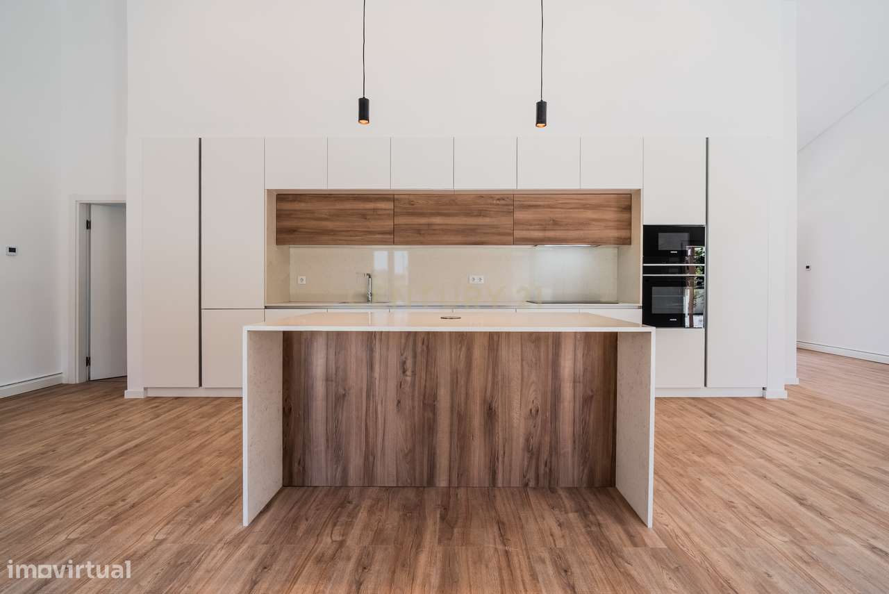 Moradia Térrea T4 totalmente renovada, com piscina, espaço exterior e-5