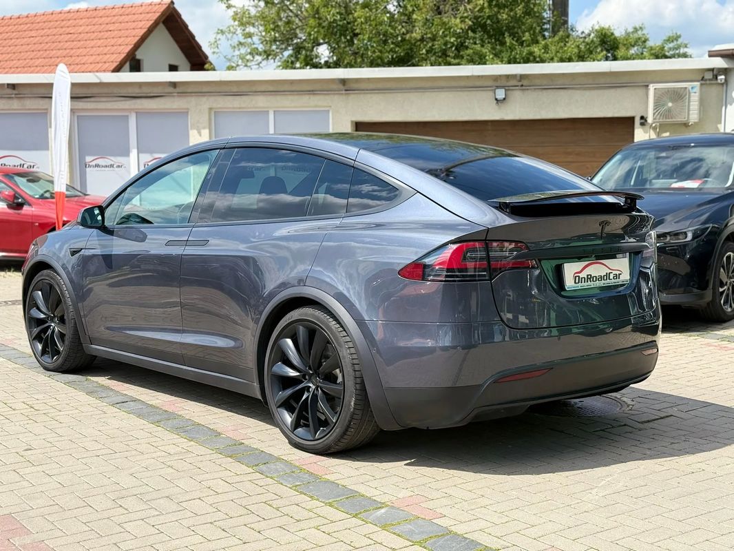 Tesla Model X - 19