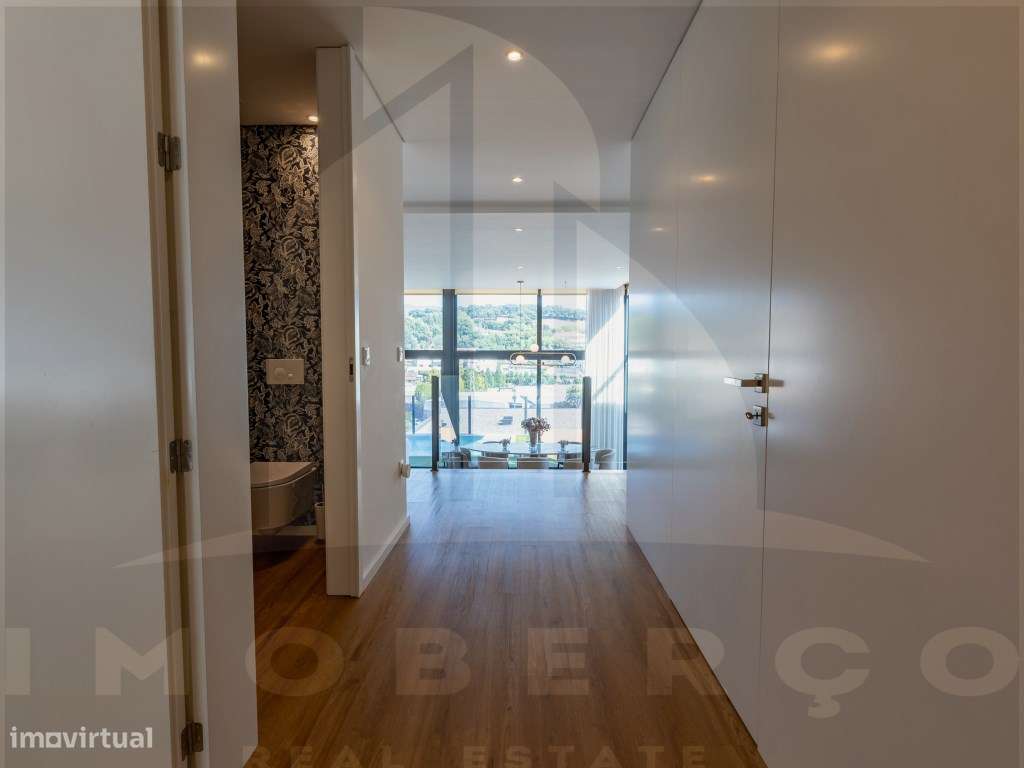 Moradia T3 de Luxo em Creixomil - Como Nova-24