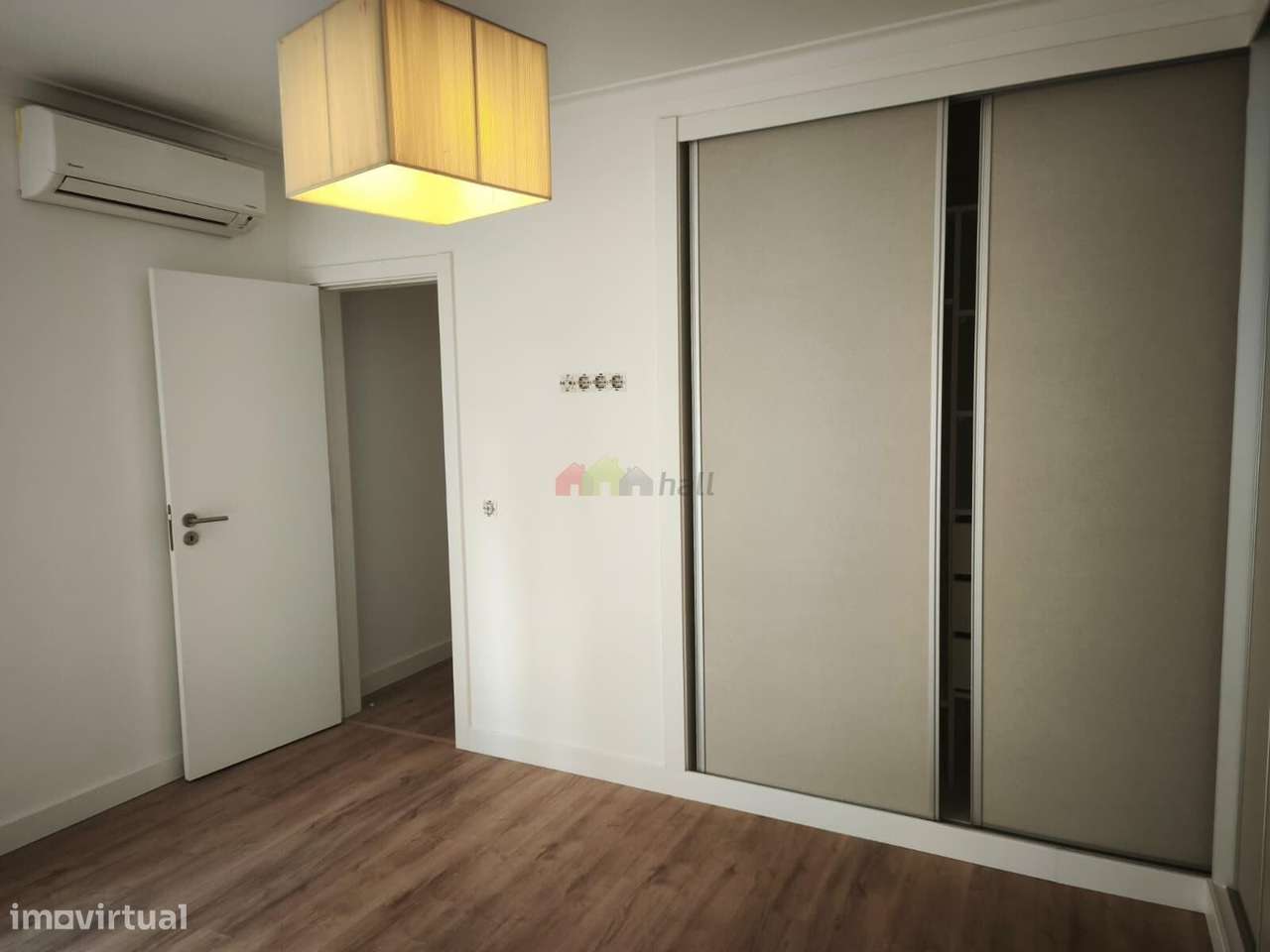 Moradia T4 com Piscina no Centro Alhos Vedros-26