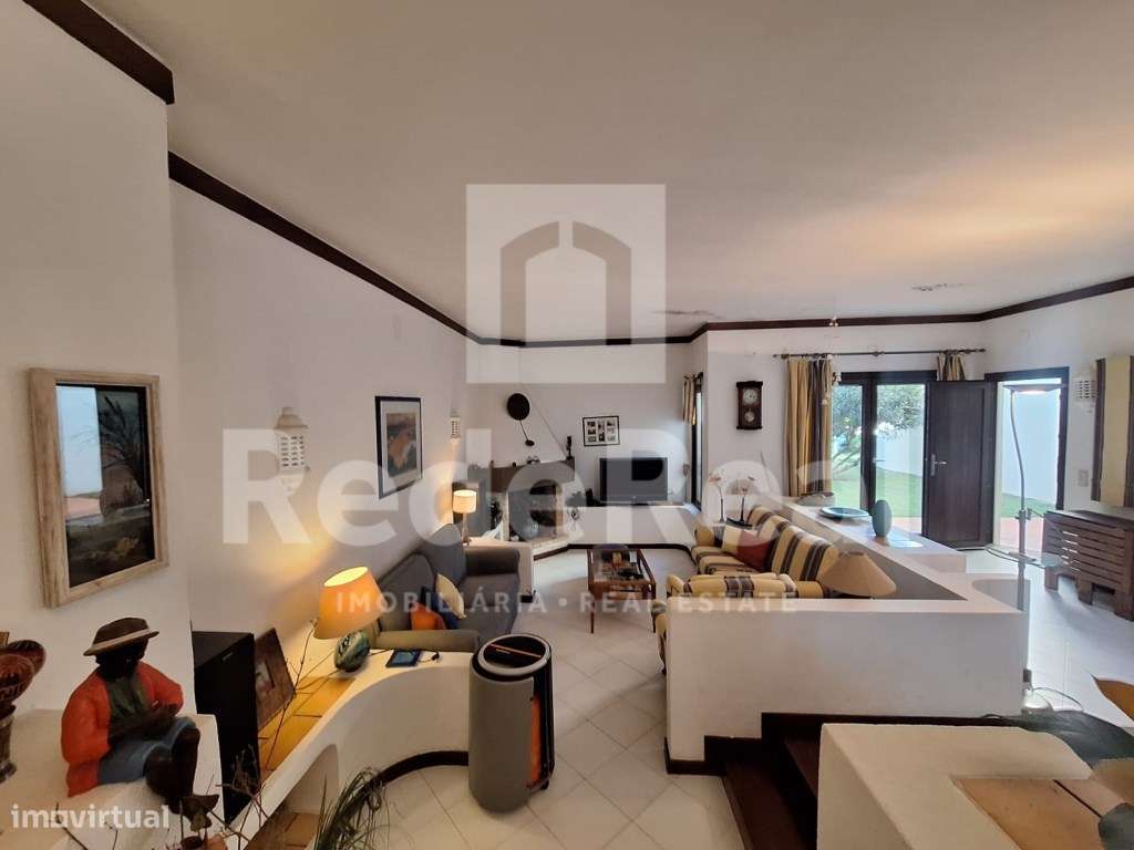 Moradia T3 + 1 com Piscina Privada e Boas Áreas no Coração de Albuf...-14