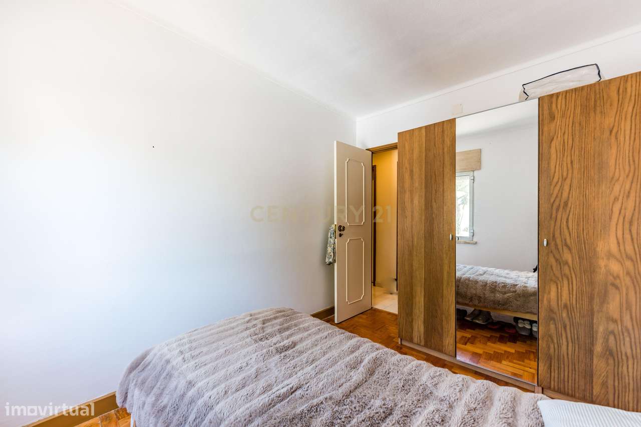 Apartamento T4 convertido em T3 | Mira-Sintra-15
