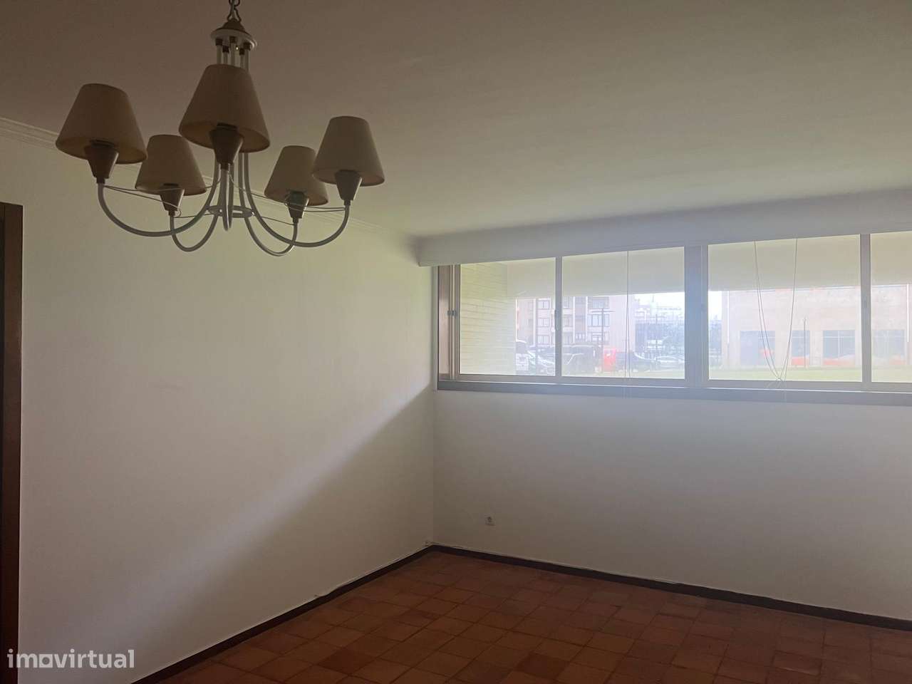 T2 semi cave sem mobila a 50 mts da praia - Grande imagem: 3/14