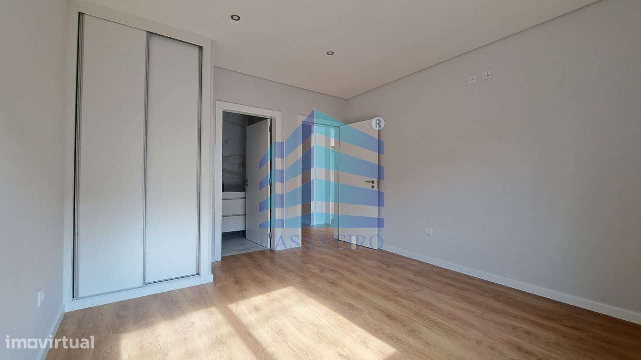 Apartamento T2+1 com terraço em Esgueira-11