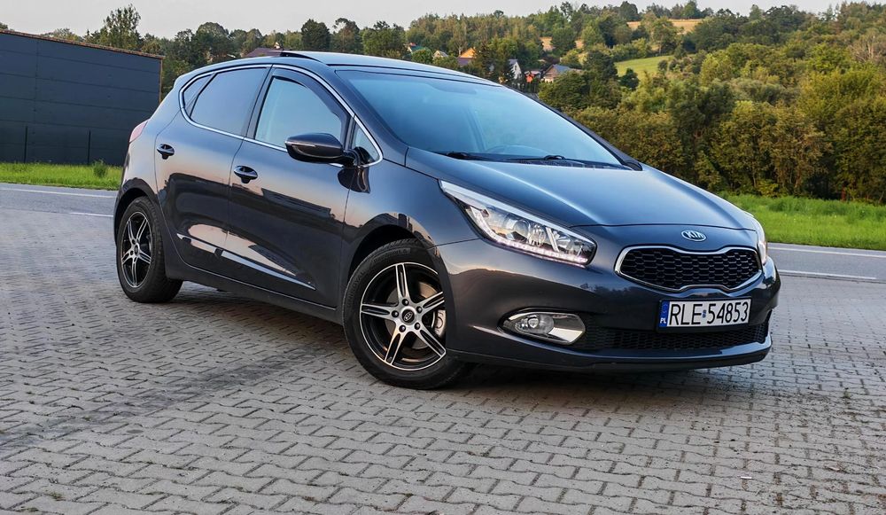 Kia Ceed II (2012-) 1.4 CVVT Dream Team Edition 2012