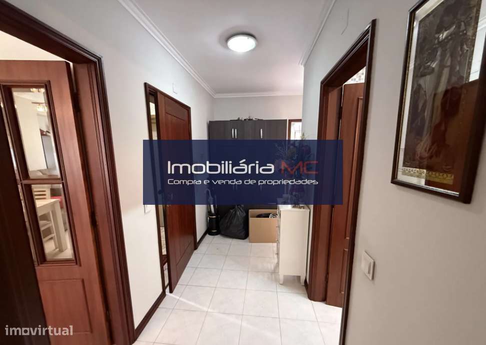 Apartamento T2 com terraço, junto à Avenida da República-14