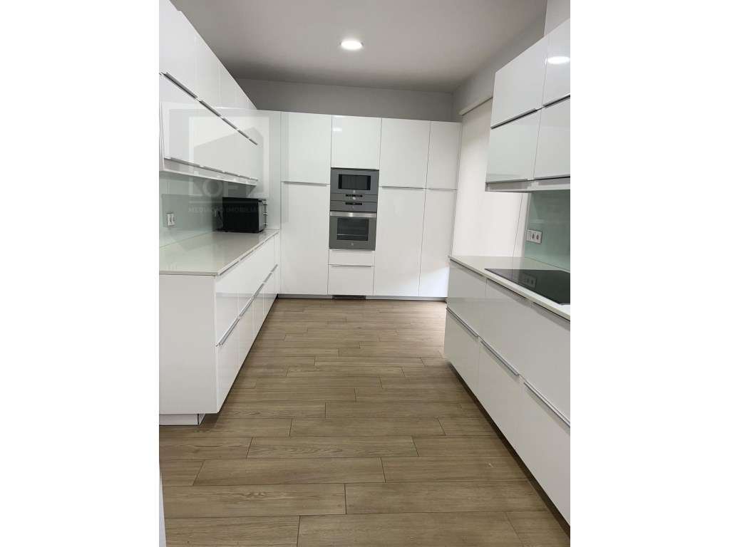 Moradia Geminada V5 p/ Venda em Guimarães-6