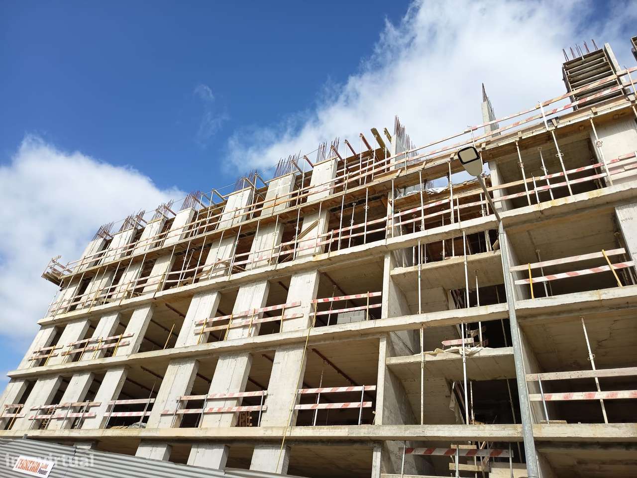 Apartamentos T2 e T3 Novos com Varanda e Garagem – Portimão-10