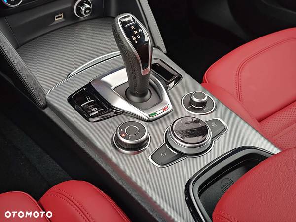 Alfa Romeo Stelvio 2.0 Turbo Veloce Q4 - 10