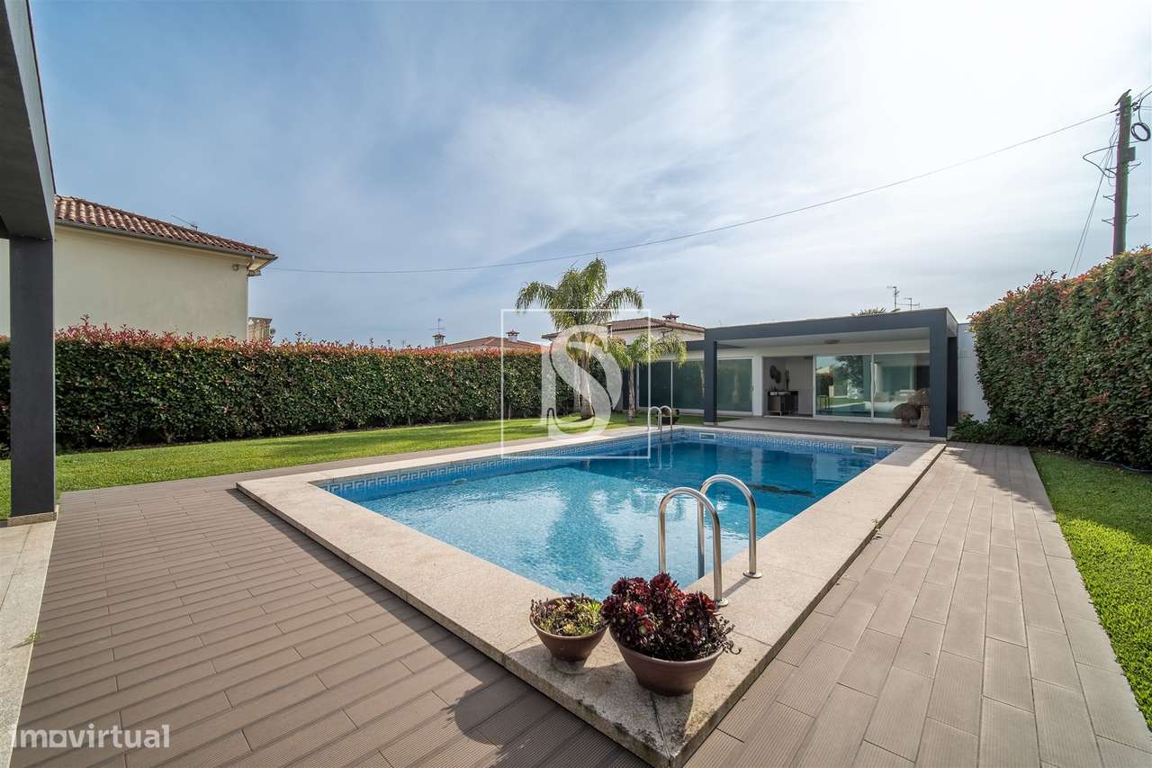 Exclusiva Moradia T4+1 c/ Piscina Aquecida e mais de 380 m²-36
