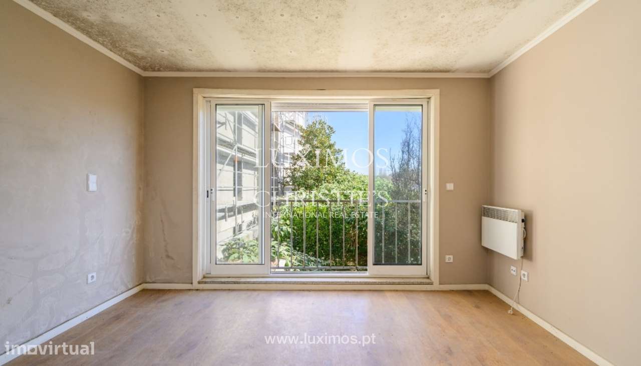 Moradia para reabilitar com jardim, para venda, na Foz do Douro, Porto - Grande imagem: 1/22