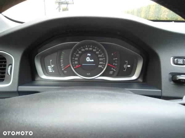 Volvo V60 D2 Momentum - 29