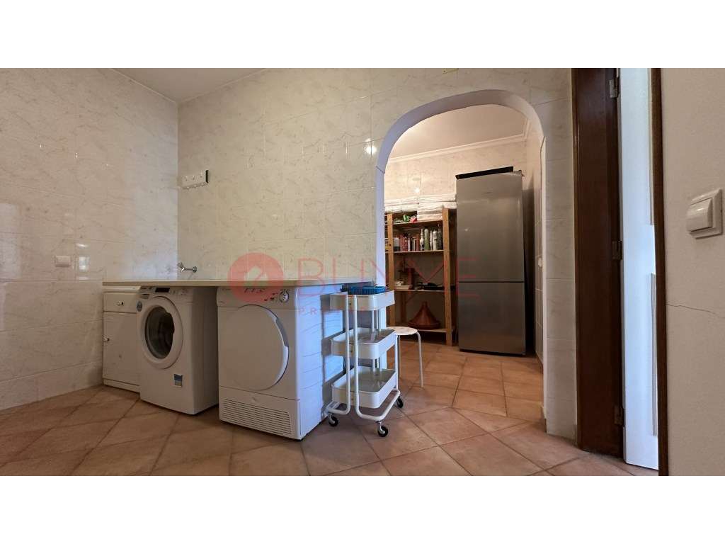 Moradia V4 Exclusiva com Piscina, Jacuzzi e Amplos Jardins em Almancil-39