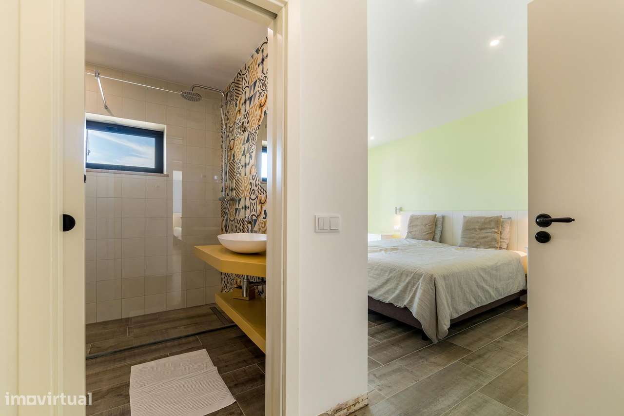 Deslumbrante moradia com piscina, terraço e vista mar-33