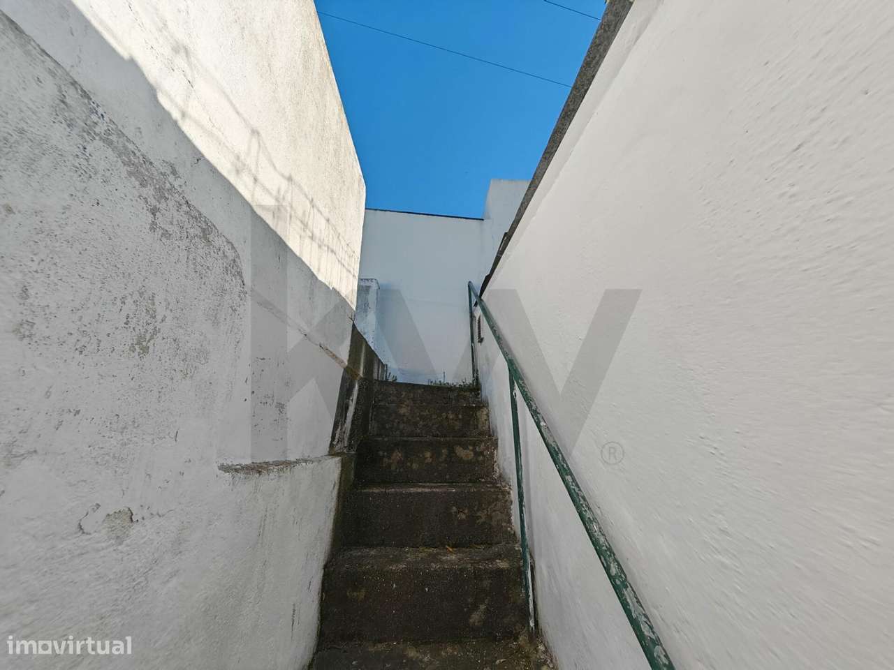 Moradia T3 no Tramagal, numa prestigiada localização da vila-23