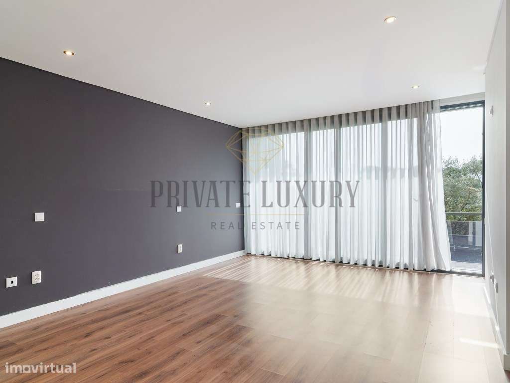 Moradia T4 com varandas e piscina em Azeitão-10