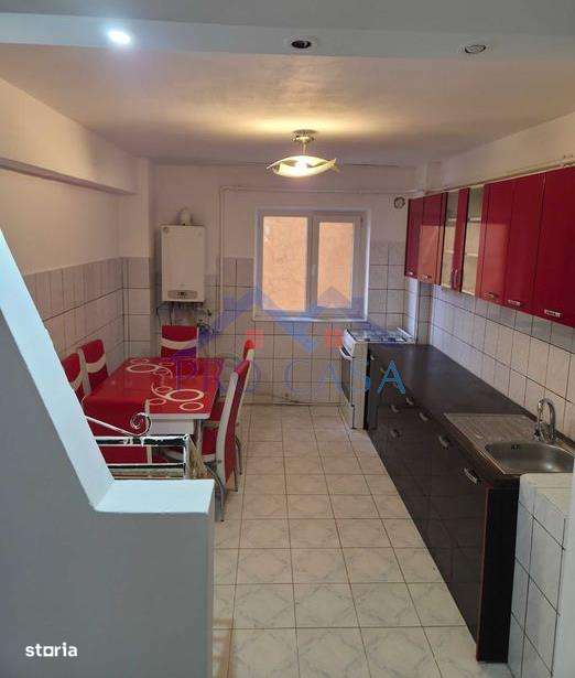 Apartament 3 camere,decomandat in Cetate, zona Mercur, et.3-0