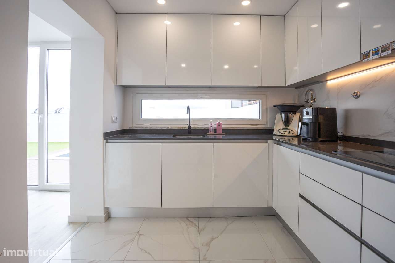 Moradia T4 Semi-Nova-8