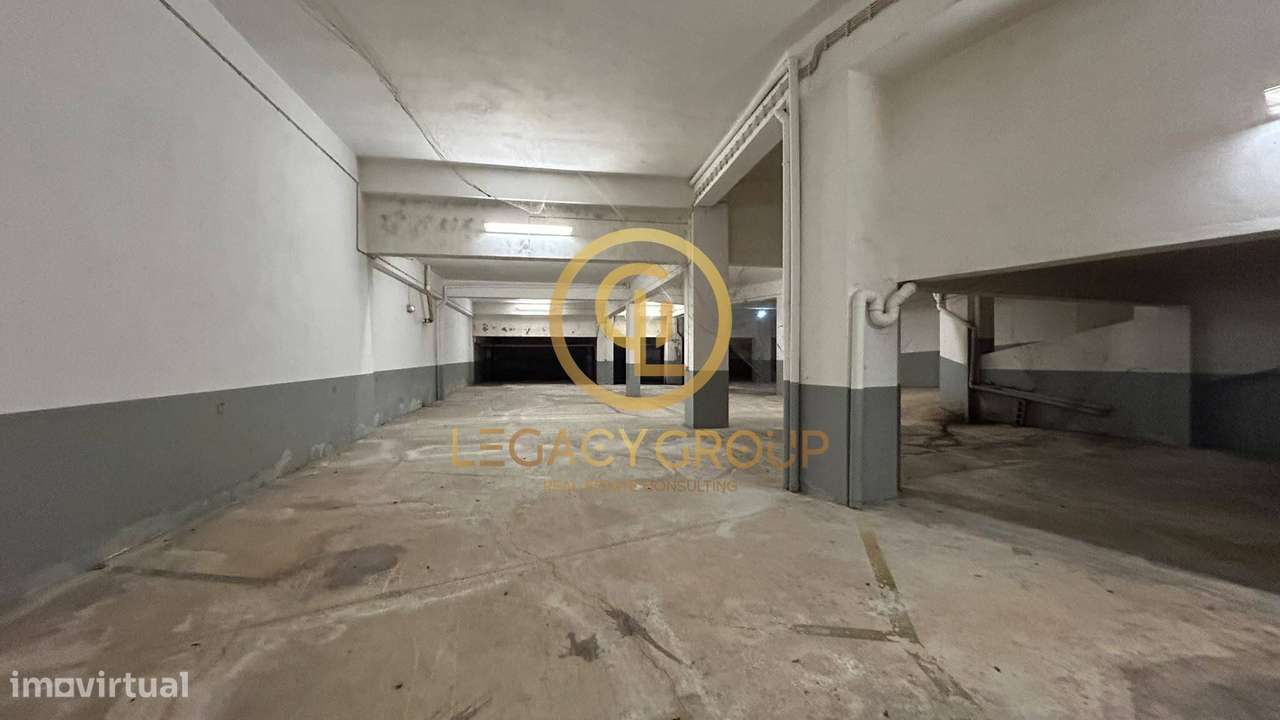 Parqueamento com 787m² situado no centro de Carvoeiro -  Lagoa-19