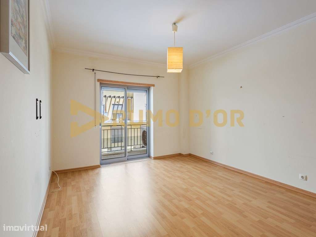 Apartamento T2 com Garagem para 2 Carros em Barnabé - Alenquer-16
