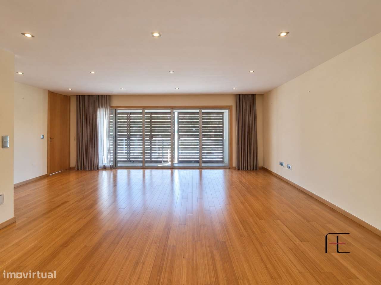 T2 com 120 m² Varanda e Garagem à Entrada de Espinho-1