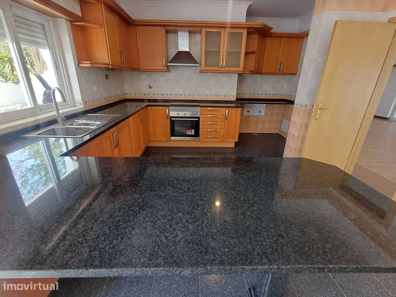 Excelente Moradia T4 garagem jardim Sampaio Sesimbra-8