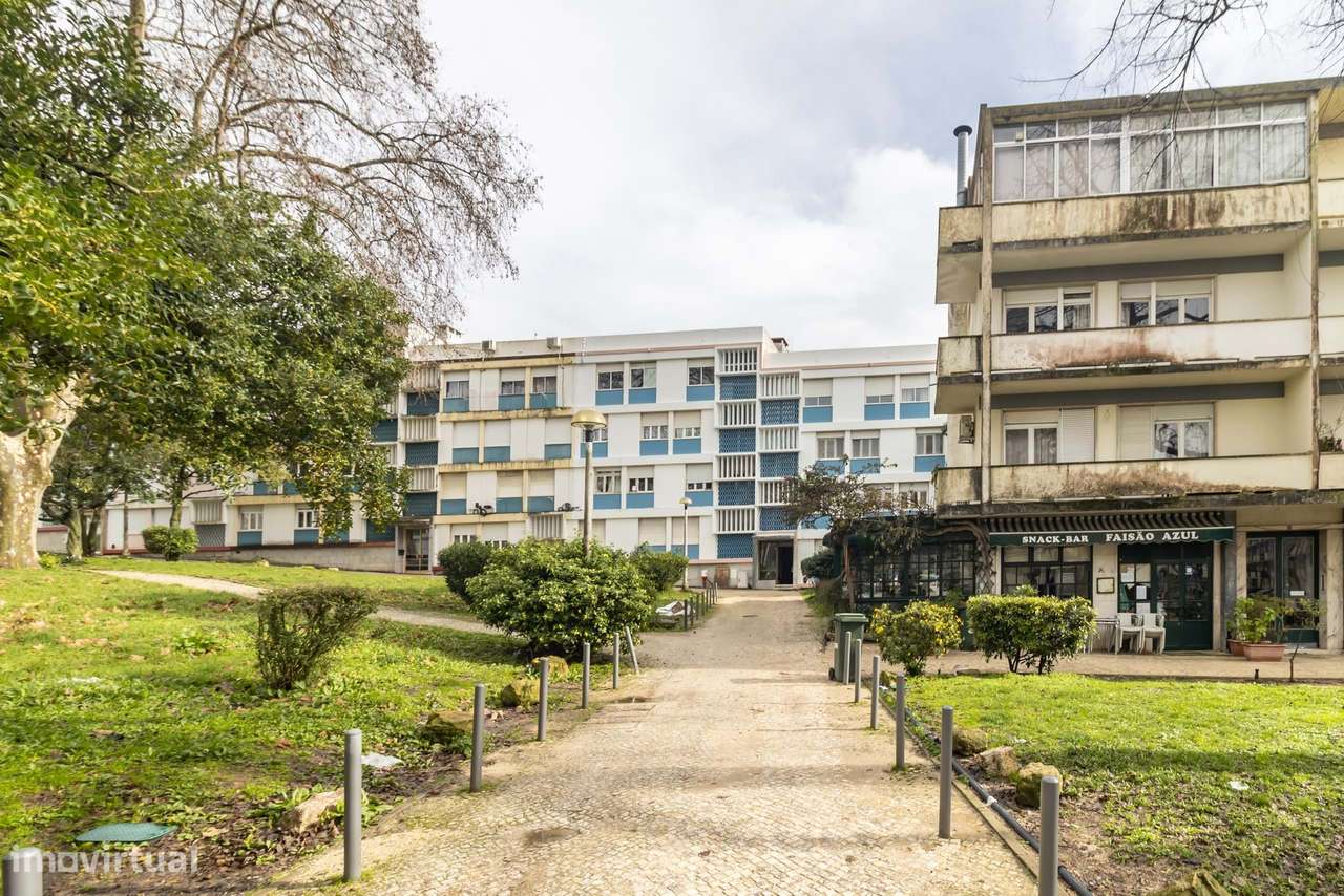 Apartamento T2, junto ao Hospital da Cruz Vermelha , em Benfica-26