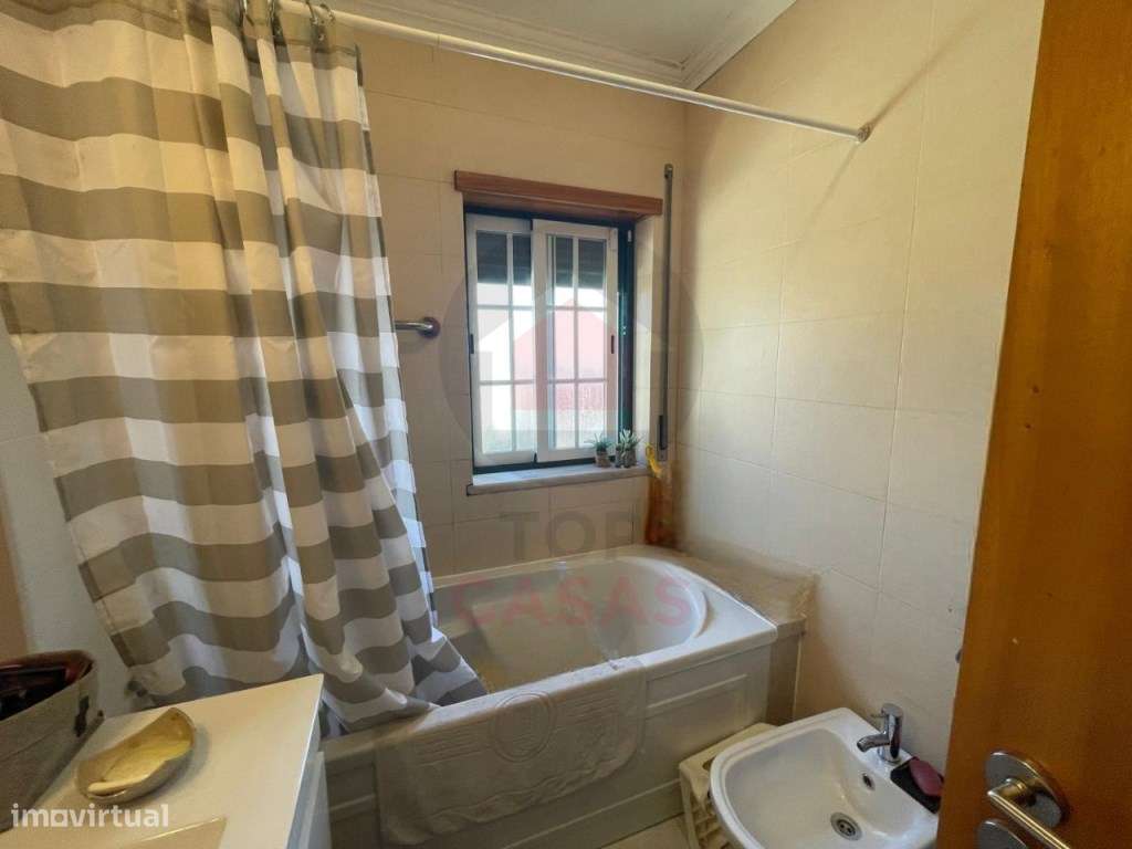 Moradia geminada no centro da Foz do Arelho-13