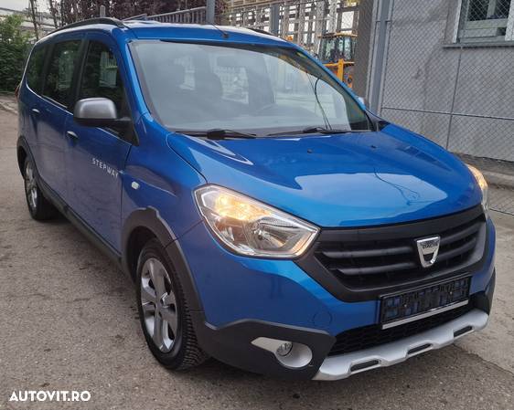 Dacia Lodgy TCe 115 Stepway Celebration - 4