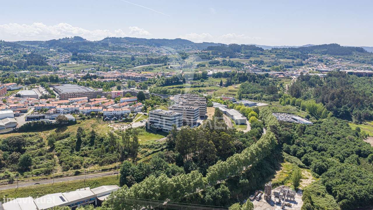 Exclusivo T3 de Prestígio em Urgezes – Luz, Sofisticação e Espaço S...-31