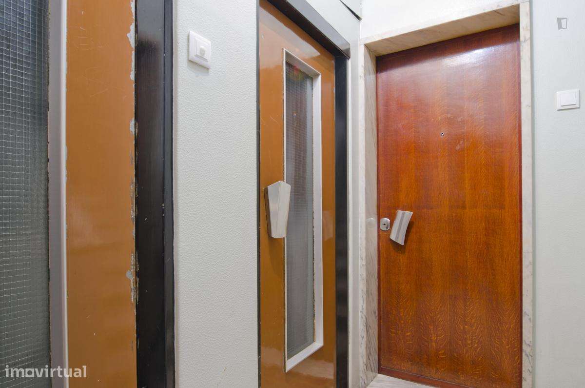 Quarto - localizado em São Bento Lisbon - Grande imagem: 3/7